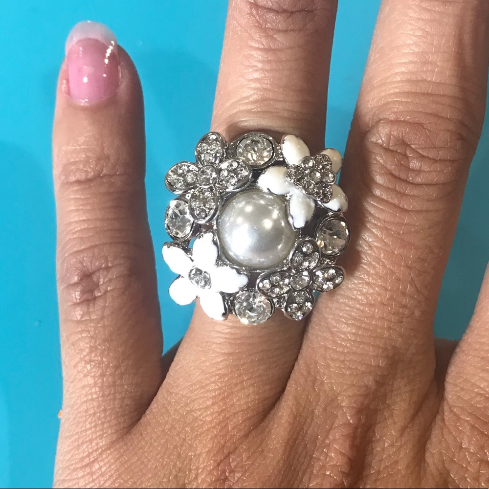 Lia Sophia Catch the Bouquet Ring